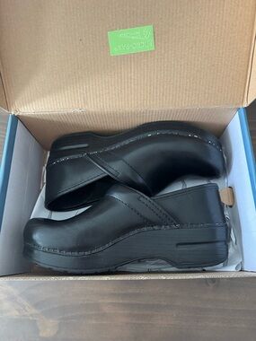 Dansko Narrow Pro Cabrio Black Clogs